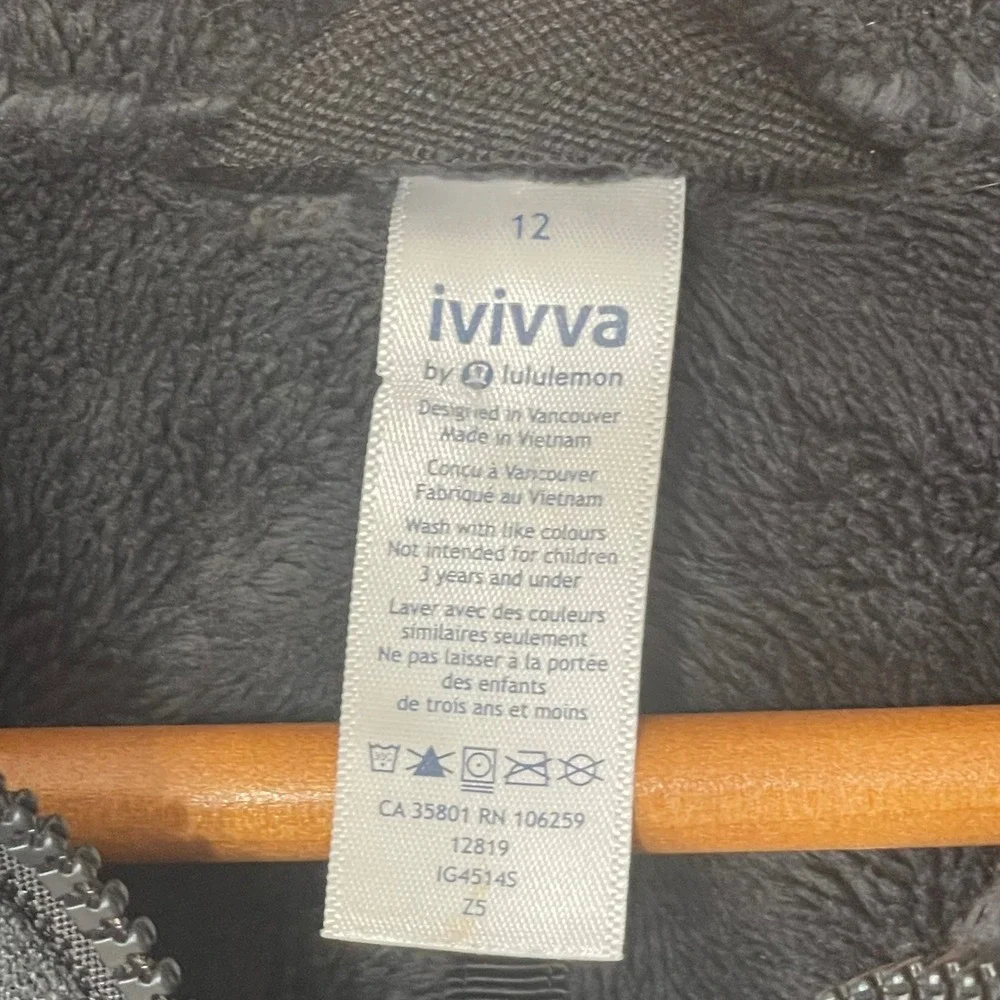 Ivivva by Lululemon Girls Gray Full Zip Athletic Jacket Size 12 Performance